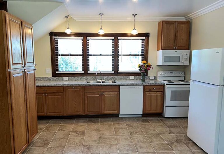 Monty Lodge Slide 6 - Kitchen